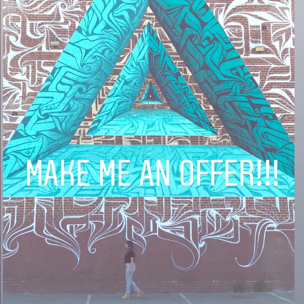 Hi! Everything must go!! Make me an offer :)